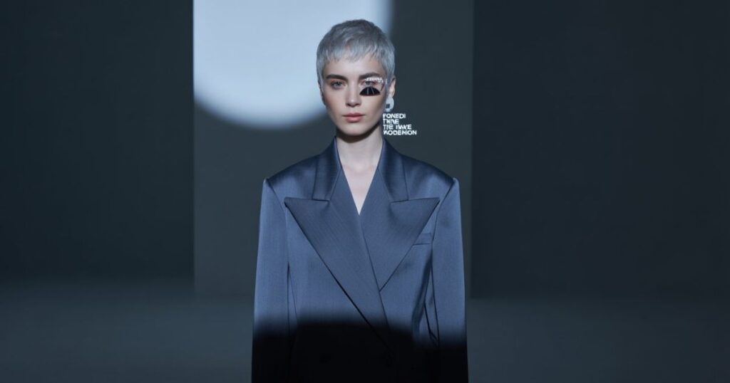 Celebrity wearing Fonendi outfit at a red carpet event